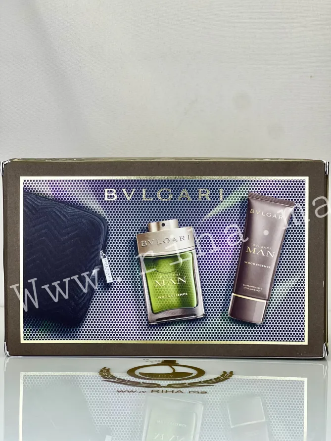 Coffret Bvlgari Man Wood Essence avec flacon et trousse cosmétique