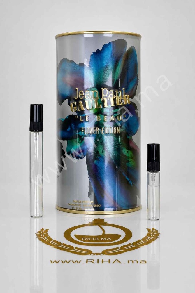 decantage le beau flower edition — Flacon de décantage Le Beau Flower Edition Jean Paul Gaultier posé sur fond clair