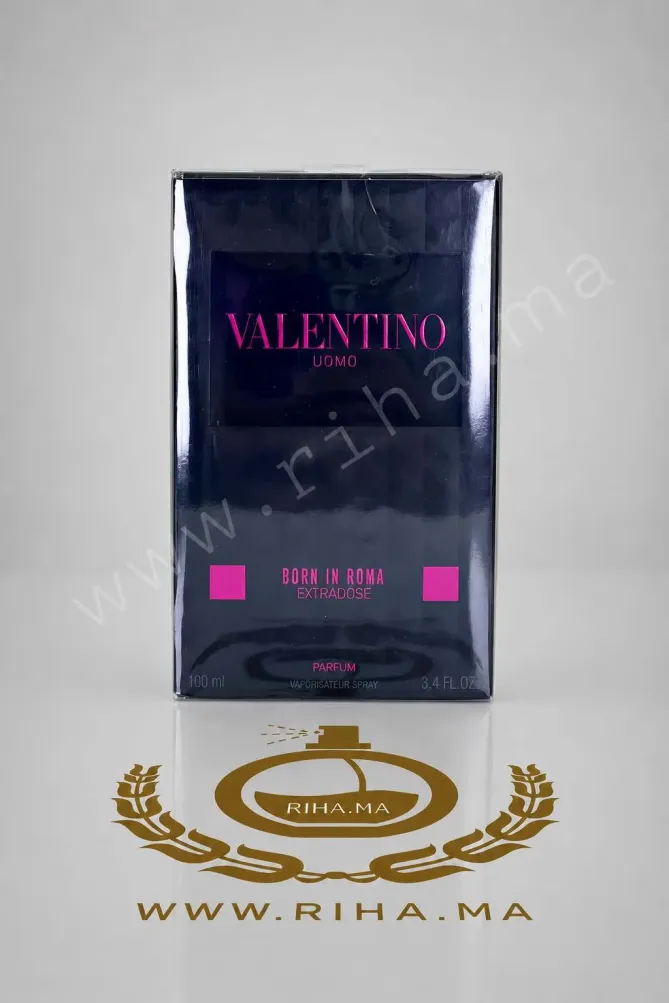 Born in Roma Extradose Uomo Valentino pour homme Flacon de parfum Born in Roma Extradose Uomo Valentino sur fond sombre