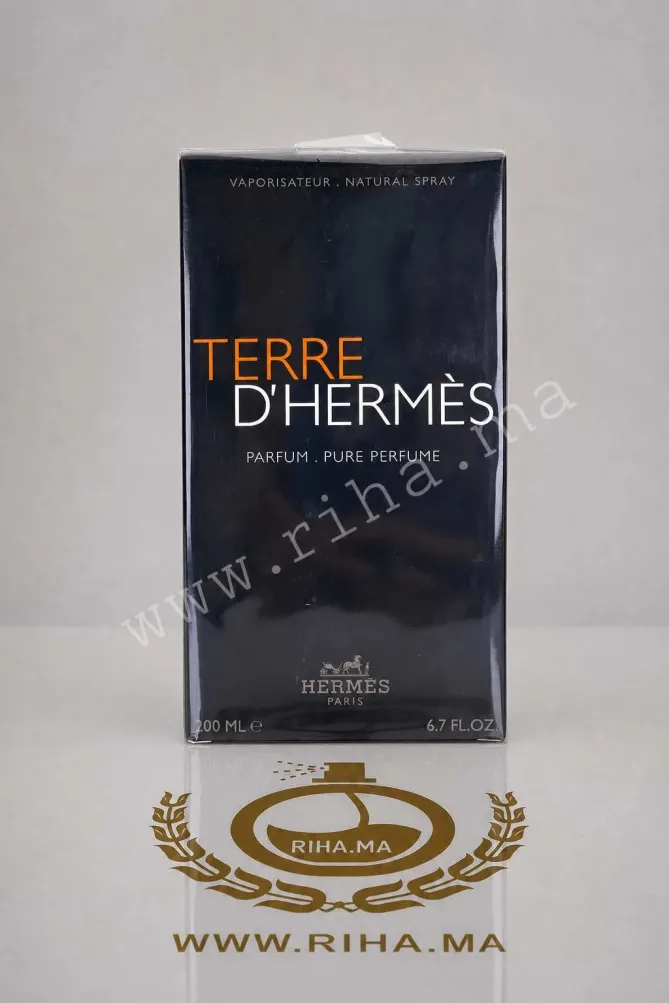 Terre d'Hermes Parfum 200ml Flacon de parfum terre dhermes 200ml sur fond neutre élégant