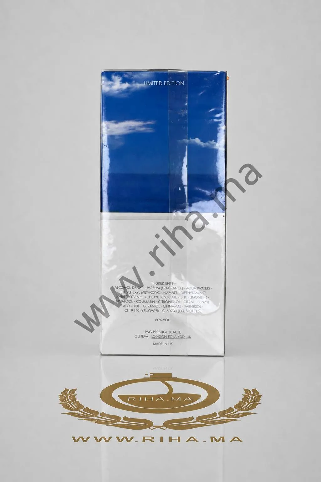 Light Blue Escape to Panarea Dolce&Gabbana Eau De Toilete pour femme 100ml — photo 2 Flacon de light blue escape to panarea dolcegabbana sur fond bleu clair — vue 2