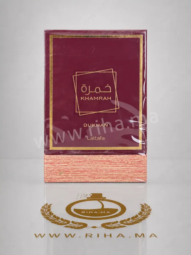 Khamrah Dukhan Lattafa Perfumes Eau De Parfum Pour Homme 100ml Flacon de Khamrah Dukhan Lattafa Perfumes posé sur fond sombre