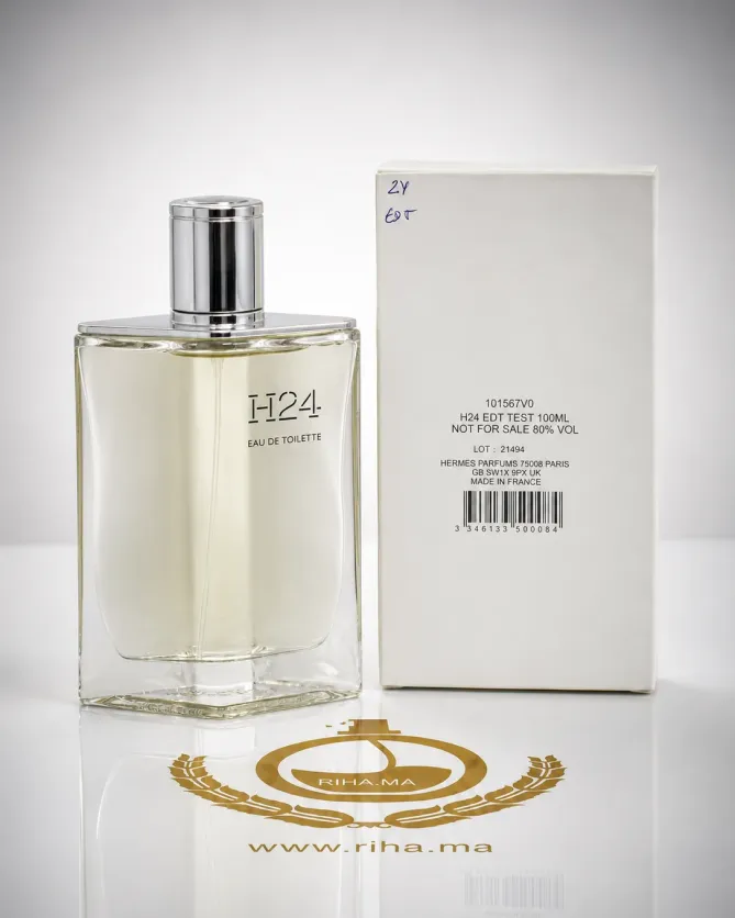H24-Hermès Eau De Toilette 100ml h24hermès — Flacon de parfum H24 Hermès sur fond vert élégant