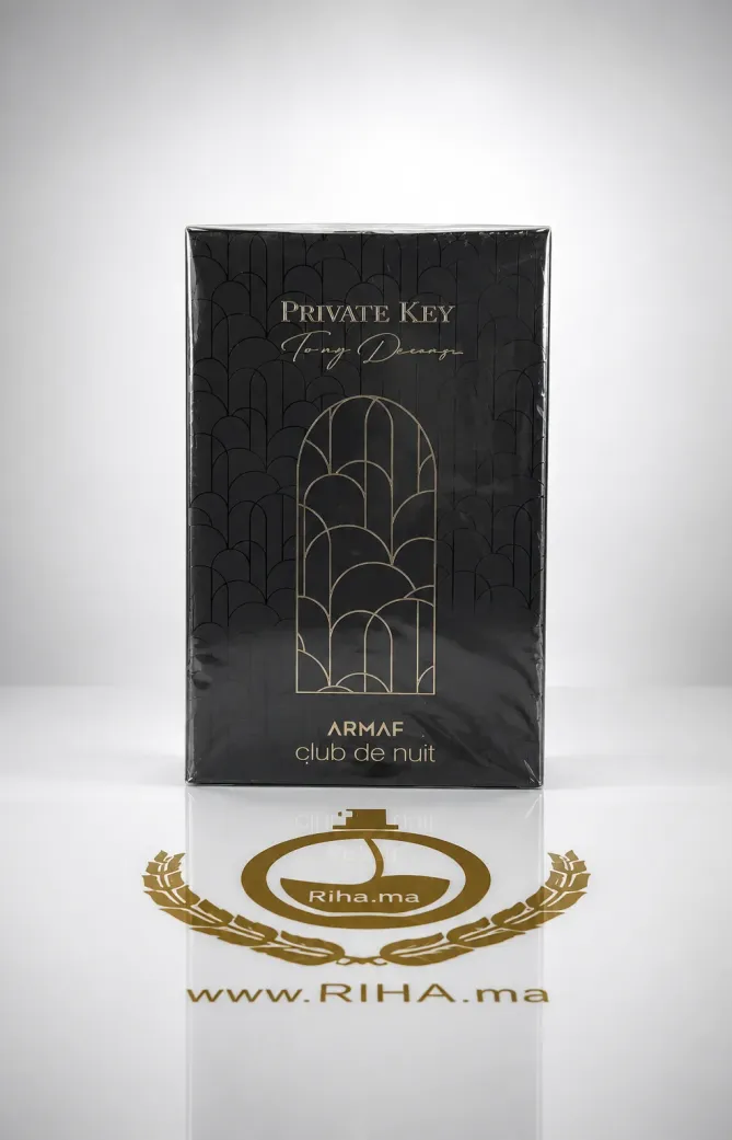 Flacon de parfum Private Key Club de nuit Armaf sur fond sombre