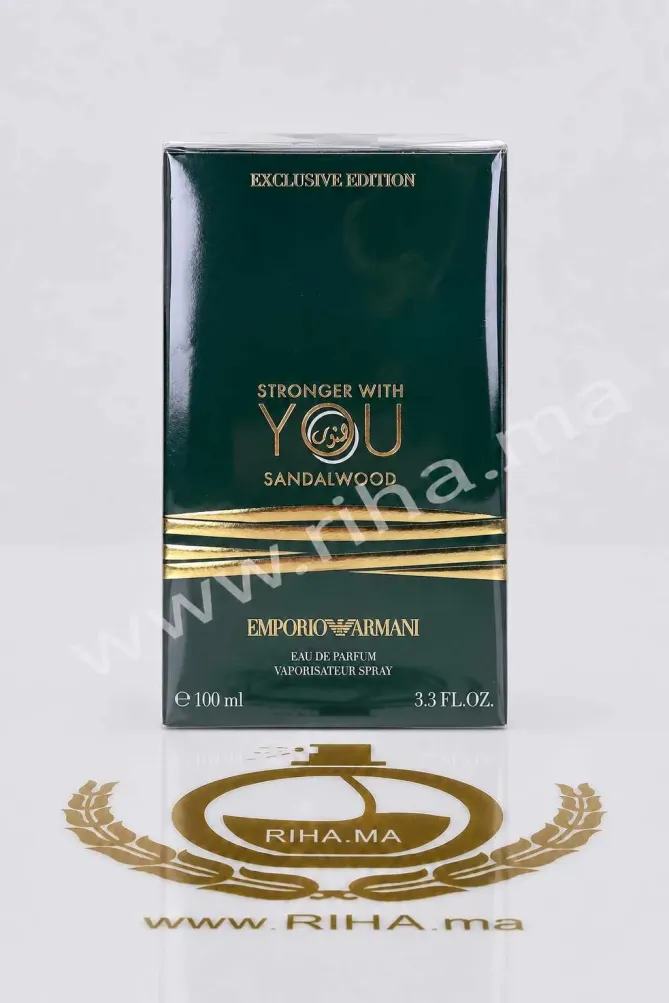 Stronger With You Sandalwood Eau de Parfum Giorgio Armani Flacon de parfum Stronger With You Sandalwood Giorgio Armani sur fond élégant