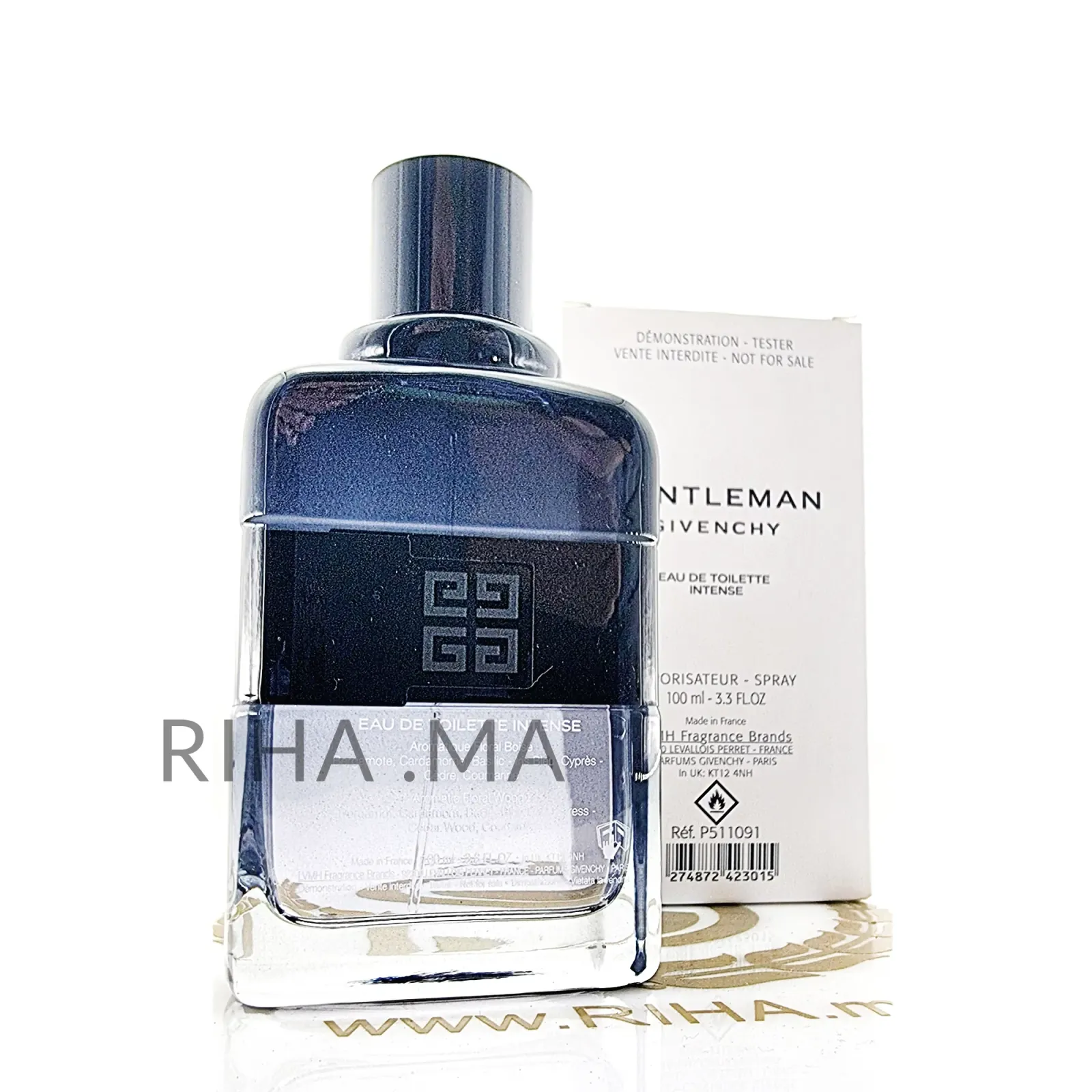 Gentleman Eau de Parfum de Givenchy est un parfum Boisé Aromatique pour homme. Gentleman Eau de Parfum a été lancée en 2018. Gentleman Eau de Parfum a été créée par Olivier Cresp et Nathalie Lorson. Les notes de tête sont Poivre noir, Lavande et Bergamote; les notes de coeur sont Racine d'iris, Clou de girofle et Cannelle; les notes de fond sont Cosse de Vanille Noire, Baume de Tolu, Fève de Tonka, Patchouli et Benjoin. Un an après le lancement de la version moderne de Gentleman Givenchy sort sa nouvelle édition Eau de Parfum. Gentleman Givenchy de 2017 est une réinterprétation de l'original des années 70, adapté à l'homme moderne. Le visage du parfum est l'acteur anglais Aaron Taylor-Johnson. La nouvelle Eau de Parfum Gentleman est créée par Olivier Cresp et Nathalie Lorson de Firmenich. Dans la nouvelle pyramide parfumée, on retrouve des notes de poivre noir, de lavande, d'iris, de patchouli et de vanille noire. Le parfum est disponible en eau de parfum de 50 et 100 ml. Gentleman Eau de Parfum de Givenchy est un parfum Boisé Aromatique pour homme. Gentleman Eau de Parfum a été lancée en 2018. Gentleman Eau de Parfum a été créée par Olivier Cresp et Nathalie Lorson. Les notes de tête sont Poivre noir, Lavande et Bergamote; les notes de coeur sont Racine d'iris, Clou de girofle et Cannelle; les notes de fond sont Cosse de Vanille Noire, Baume de Tolu, Fève de Tonka, Patchouli et Benjoin. Un an après le lancement de la version moderne de Gentleman Givenchy sort sa nouvelle édition Eau de Parfum. Gentleman Givenchy de 2017 est une réinterprétation de l'original des années 70, adapté à l'homme moderne. Le visage du parfum est l'acteur anglais Aaron Taylor-Johnson. La nouvelle Eau de Parfum Gentleman est créée par Olivier Cresp et Nathalie Lorson de Firmenich. Dans la nouvelle pyramide parfumée, on retrouve des notes de poivre noir, de lavande, d'iris, de patchouli et de vanille noire. Le parfum est disponible en eau de parfum de 50 et 100 ml.