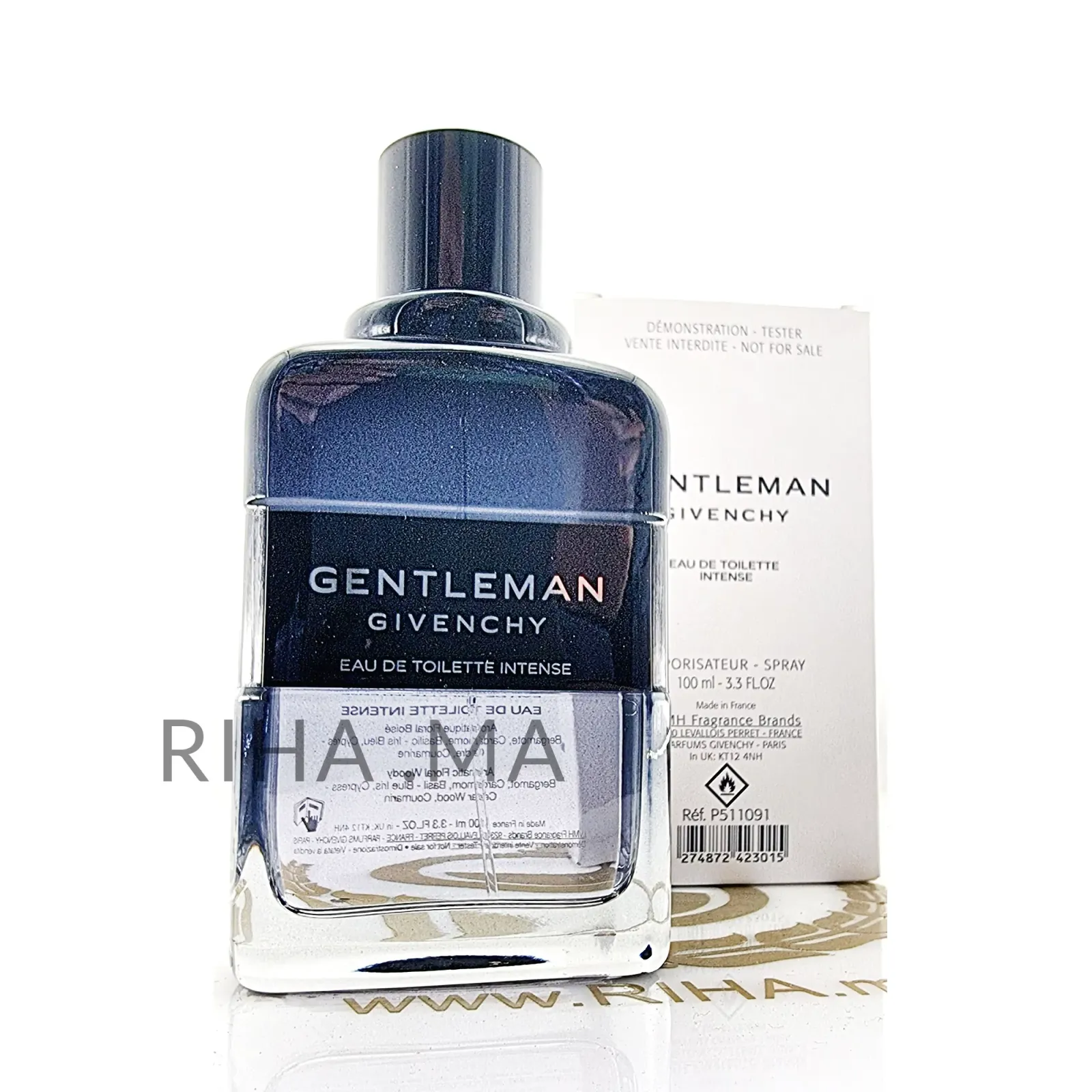 Gentleman Eau de Parfum de Givenchy est un parfum Boisé Aromatique pour homme. Gentleman Eau de Parfum a été lancée en 2018. Gentleman Eau de Parfum a été créée par Olivier Cresp et Nathalie Lorson. Les notes de tête sont Poivre noir, Lavande et Bergamote; les notes de coeur sont Racine d'iris, Clou de girofle et Cannelle; les notes de fond sont Cosse de Vanille Noire, Baume de Tolu, Fève de Tonka, Patchouli et Benjoin. Un an après le lancement de la version moderne de Gentleman Givenchy sort sa nouvelle édition Eau de Parfum. Gentleman Givenchy de 2017 est une réinterprétation de l'original des années 70, adapté à l'homme moderne. Le visage du parfum est l'acteur anglais Aaron Taylor-Johnson. La nouvelle Eau de Parfum Gentleman est créée par Olivier Cresp et Nathalie Lorson de Firmenich. Dans la nouvelle pyramide parfumée, on retrouve des notes de poivre noir, de lavande, d'iris, de patchouli et de vanille noire. Le parfum est disponible en eau de parfum de 50 et 100 ml. Gentleman Eau de Parfum de Givenchy est un parfum Boisé Aromatique pour homme. Gentleman Eau de Parfum a été lancée en 2018. Gentleman Eau de Parfum a été créée par Olivier Cresp et Nathalie Lorson. Les notes de tête sont Poivre noir, Lavande et Bergamote; les notes de coeur sont Racine d'iris, Clou de girofle et Cannelle; les notes de fond sont Cosse de Vanille Noire, Baume de Tolu, Fève de Tonka, Patchouli et Benjoin. Un an après le lancement de la version moderne de Gentleman Givenchy sort sa nouvelle édition Eau de Parfum. Gentleman Givenchy de 2017 est une réinterprétation de l'original des années 70, adapté à l'homme moderne. Le visage du parfum est l'acteur anglais Aaron Taylor-Johnson. La nouvelle Eau de Parfum Gentleman est créée par Olivier Cresp et Nathalie Lorson de Firmenich. Dans la nouvelle pyramide parfumée, on retrouve des notes de poivre noir, de lavande, d'iris, de patchouli et de vanille noire. Le parfum est disponible en eau de parfum de 50 et 100 ml.