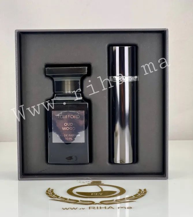 Coffret Oud Wood Tom Ford eau de parfum coffret oud wood — Coffret cadeau parfum oud wood élégant sur fond sombre
