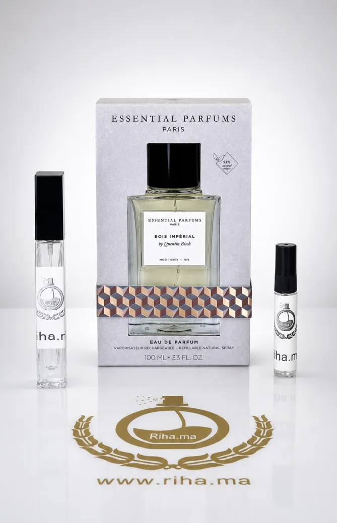 Décantage Bois Impérial essential – Essential Parfums par Quentin Bisch – Eau de Parfum Unisexe Flacon de décantage Bois Impérial Essential Parfums sur fond bois clair