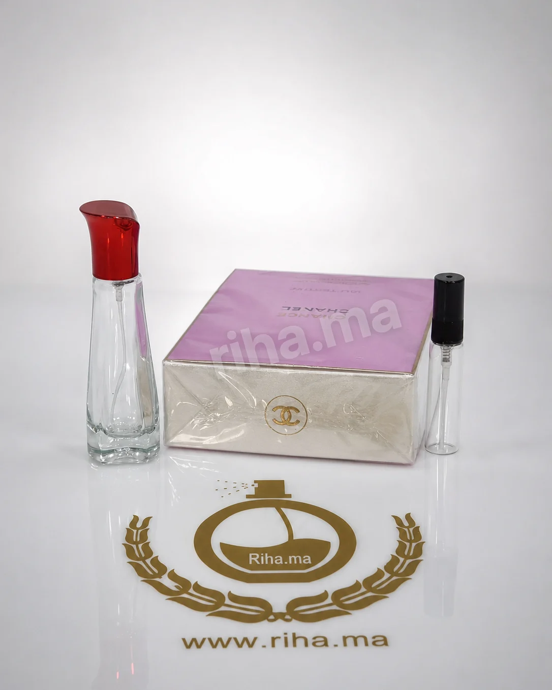Décantage Chance Eau Tendre Chanel – Eau de Parfum Original — photo 2 Décantage chance eau tendre Chanel flacon vaporisateur sur fond rosé — vue 2