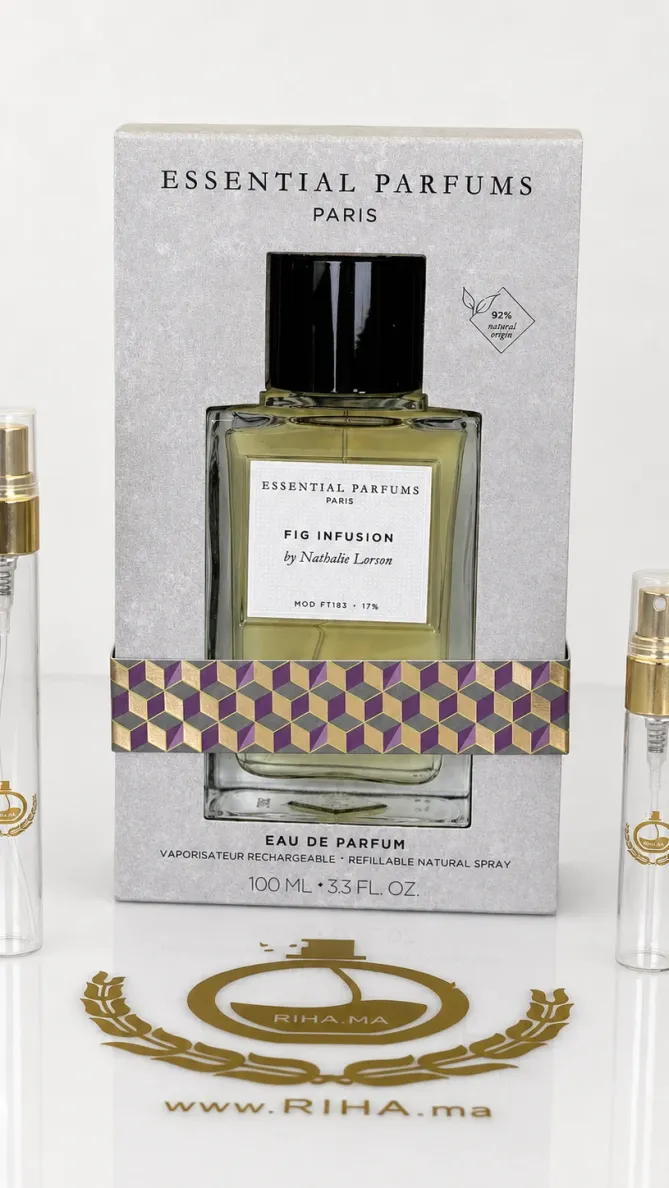 Decantage Fig Infusion Essental Parfums Pour Femme decantage fig infusion essental parfums — Flacon de décantage Fig Infusion Essental Parfums posé sur fond pastel