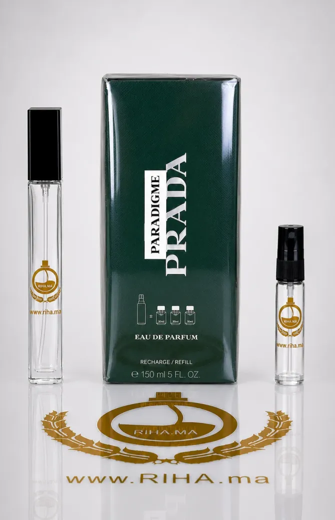 decantage paradigme prada — Flacon de décantage Paradigme Prada posé sur fond élégant