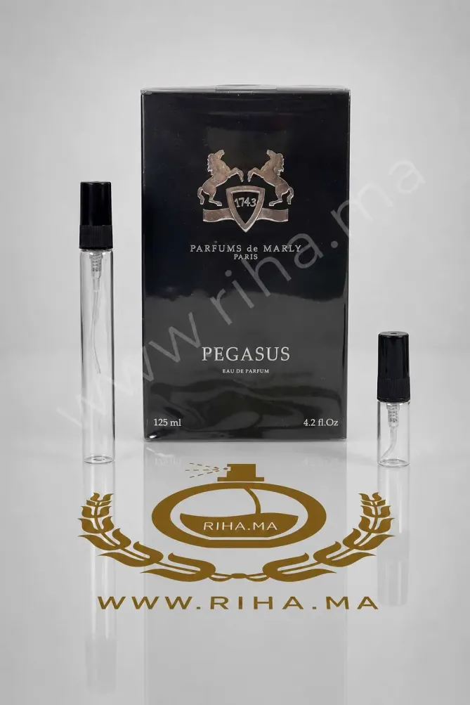 Decantage Pegasus Parfums de Marly eau de parfum decantage pegasus parfums de marly — Flacon de décantage Pegasus Parfums de Marly posé sur fond élégant