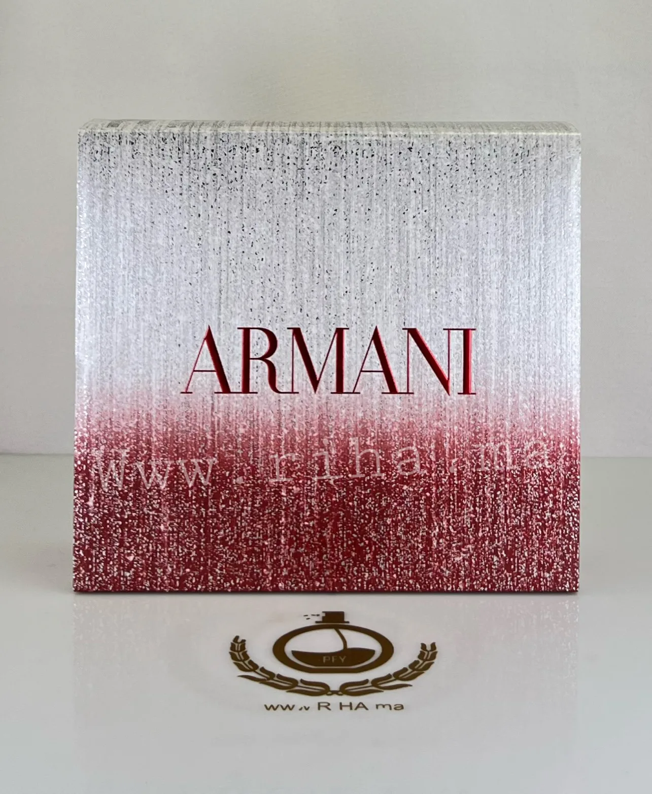 Coffret Sì Eau de Parfum Giorgio Armani Pour Femme 50ml Authentic — photo 2 coffret sì — Coffret Giorgio Armani Sì Eau de Parfum 50ml posé sur fond blanc élégant — vue 2