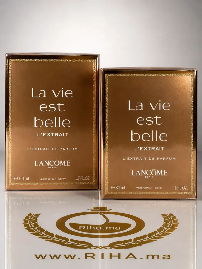 Flacon de parfum la vie est belle lextrait Lancôme sur fond doré