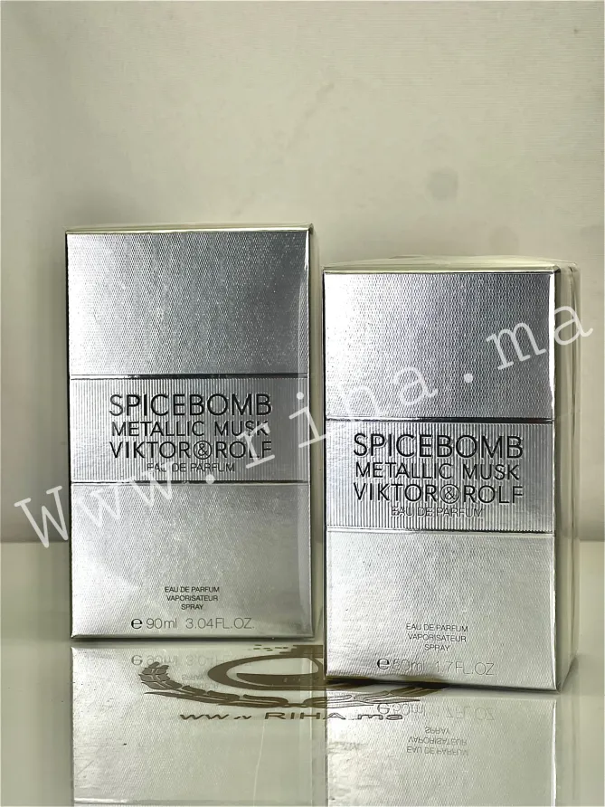 Spicebomb Metallic Musk Viktor&Rolf Pour Homme 90ML / 50ML Flacon de parfum spicebomb metallic musk viktorrolf sur fond noir métallique