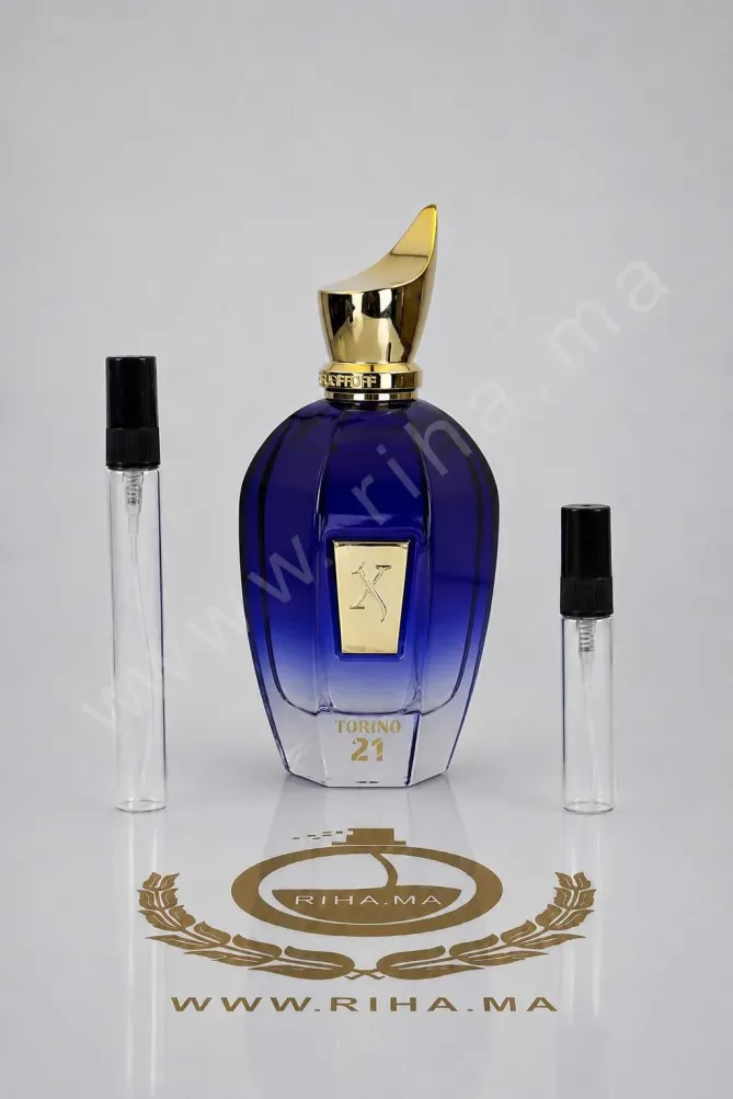 Decantage Torino21 Xerjoff Pour Homme decantage torino21 xerjoff — Flacon de décantage Torino21 Xerjoff pour homme posé sur fond vert