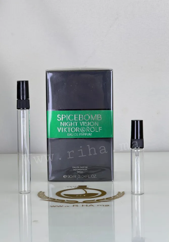 Decantage Spicebomb Night Vision Eau De Parfum Viktor&Rolf Pour Homme decantage spicebomb — Flacon décantage Spicebomb Night Vision posé sur fond noir