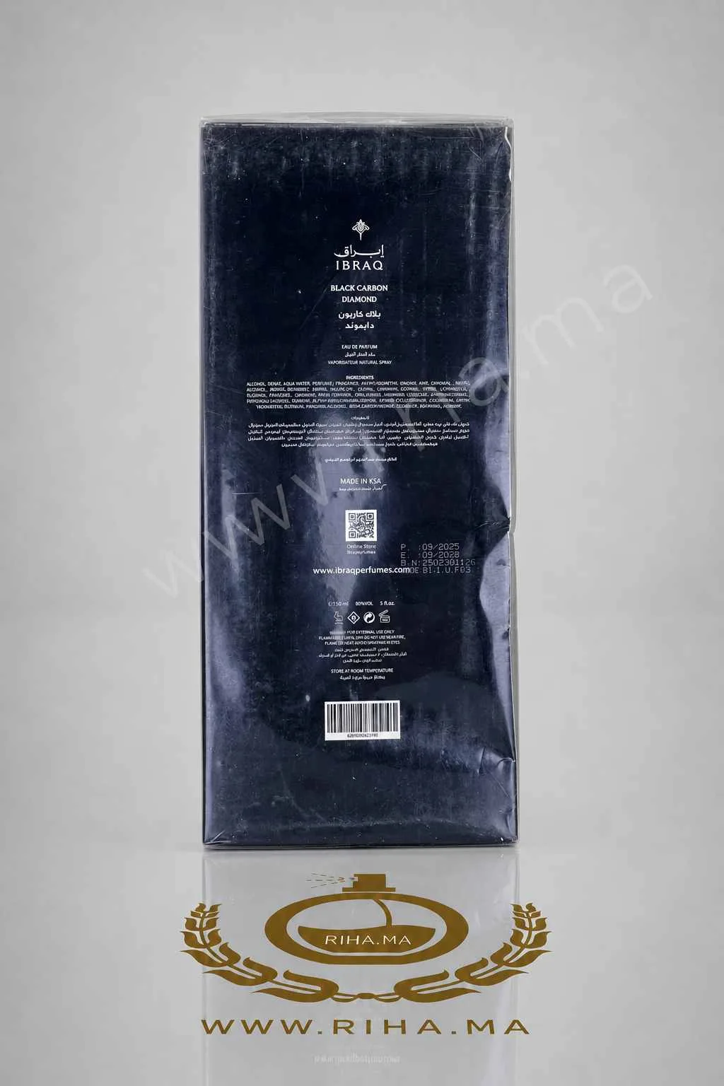 Black Carbon Diamond Ibrahim Al Qurashi Eau de Parfum Pour Homme et Femme — photo 2 Flacon de Black Carbon Diamond Ibrahim Al Qurashi eau de parfum sur fond sombre — vue 2