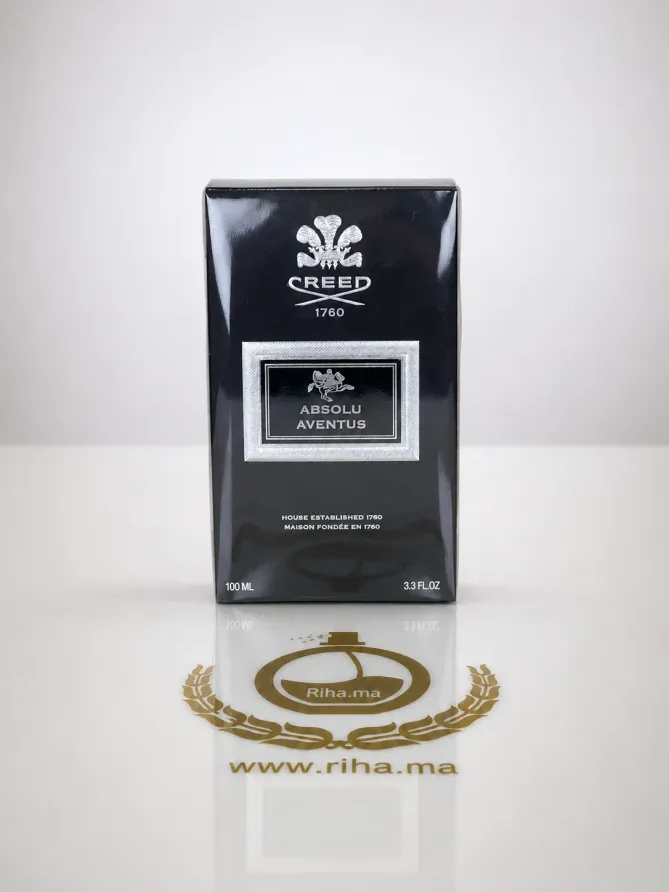 Flacon de parfum Aventus Creed Aventus posé sur fond noir élégant
