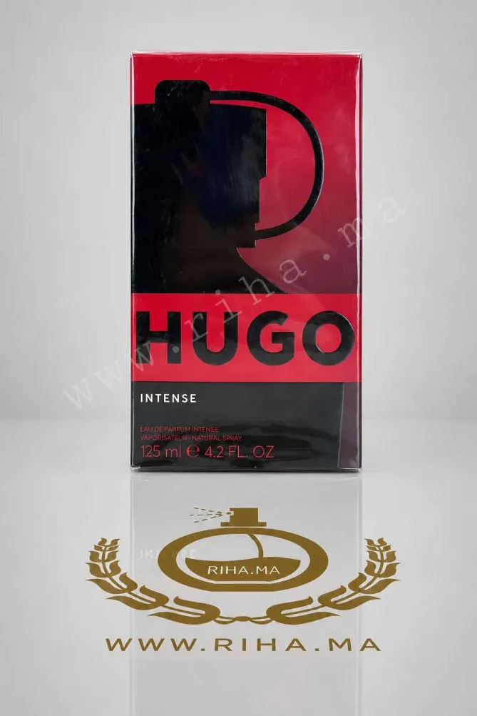 Flacon de parfum Hugo Boss Hugo Intens 125ml sur fond sombre