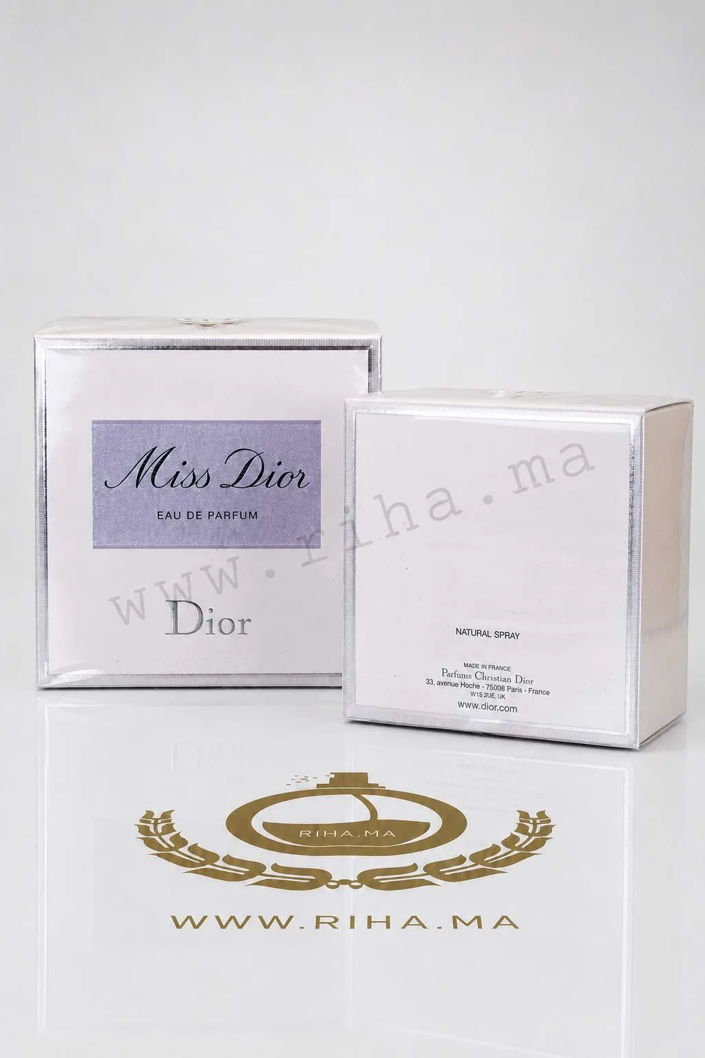 Miss Dior Eau de Parfum Pour Femme — photo 2 Flacon de Miss Dior Eau de Parfum pour femme sur fond rose — vue 2