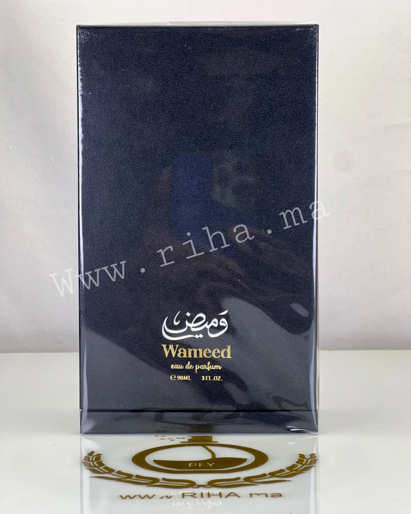 Wameed Zimaya Eau de Parfum 90ML - inspiré de angels share — photo 2 Flacon de wameed zimaya eau de parfum sur fond doré — vue 2