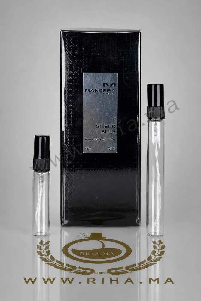 Decantage Silver Blue Mancera Eau de Parfum Flacon de decantage silver blue mancera posé sur fond bleu
