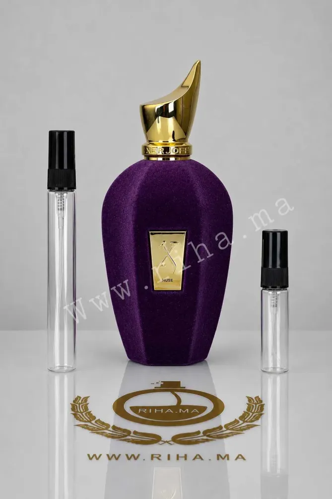 decantage muse xerjoff — Flacon de décantage Muse Xerjoff pour femme sur fond blanc