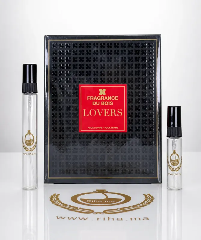 Decantage Lovers Fragrance Du Bois Parfum Pour Femme Authentic Flacon de décantage lovers fragrance bois posé sur fond blanc