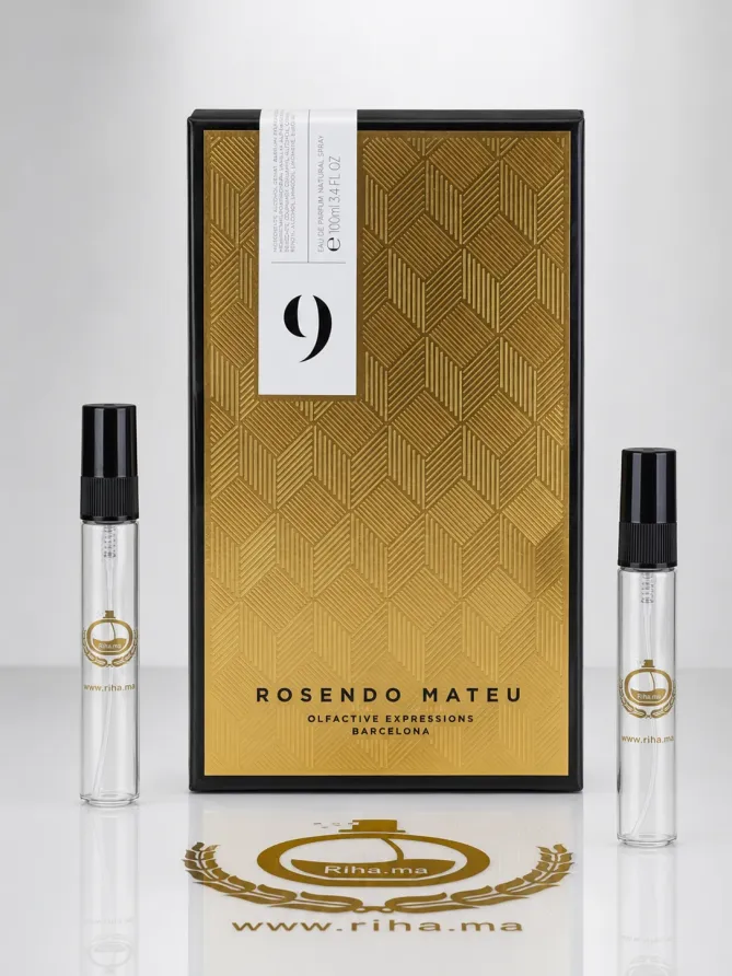 Decantage Rosendo Mateu Nº 9 Eau de Parfum Pour Homme et Femme Authentic Flacon décantage de Rosendo Mateu Nº 9 Eau de Parfum posé sur fond noir